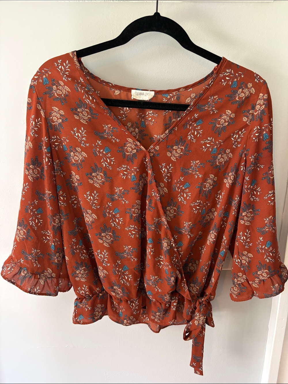 Like New Sienna Sky Rust Floral Wrap Blouse with Tie Waist Women’s Size Large
